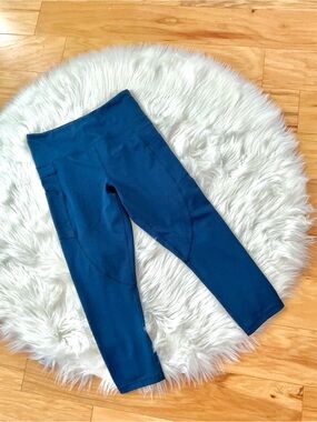 ZYIA Capri Leggings with Side Pockets Size 6-8